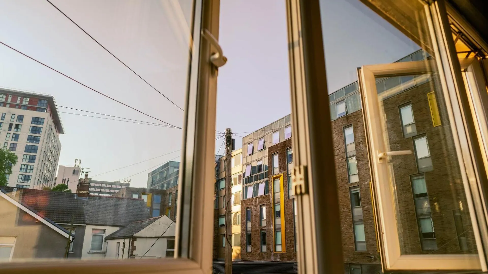 Modern 4 Bed Apartment - Cardiff City Centre - Free Parking United Kingdom
