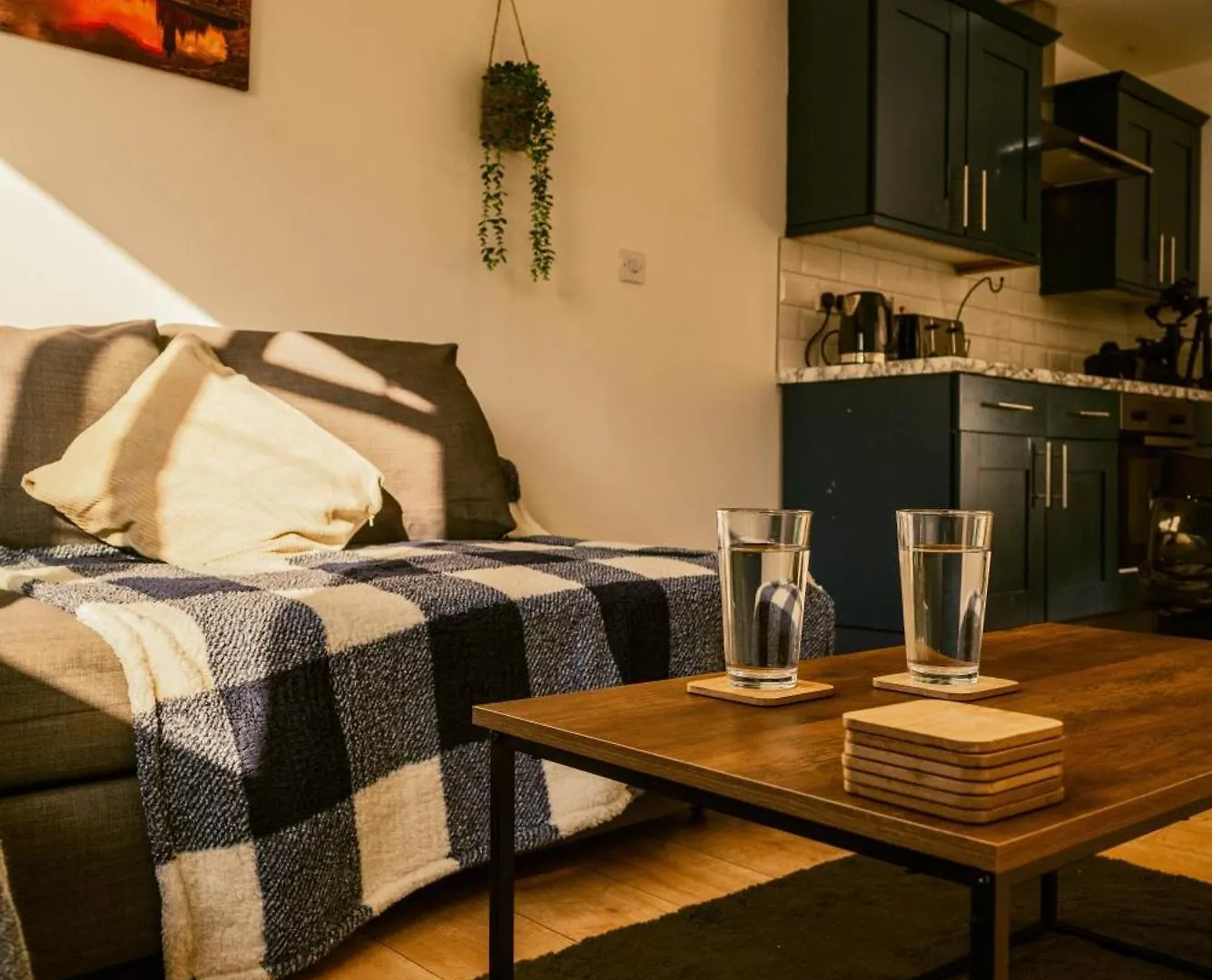 Modern 4 Bed Apartment - Cardiff City Centre - Free Parking