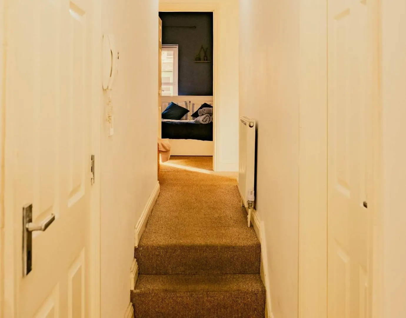 Modern 4 Bed Apartment - Cardiff City Centre - Free Parking