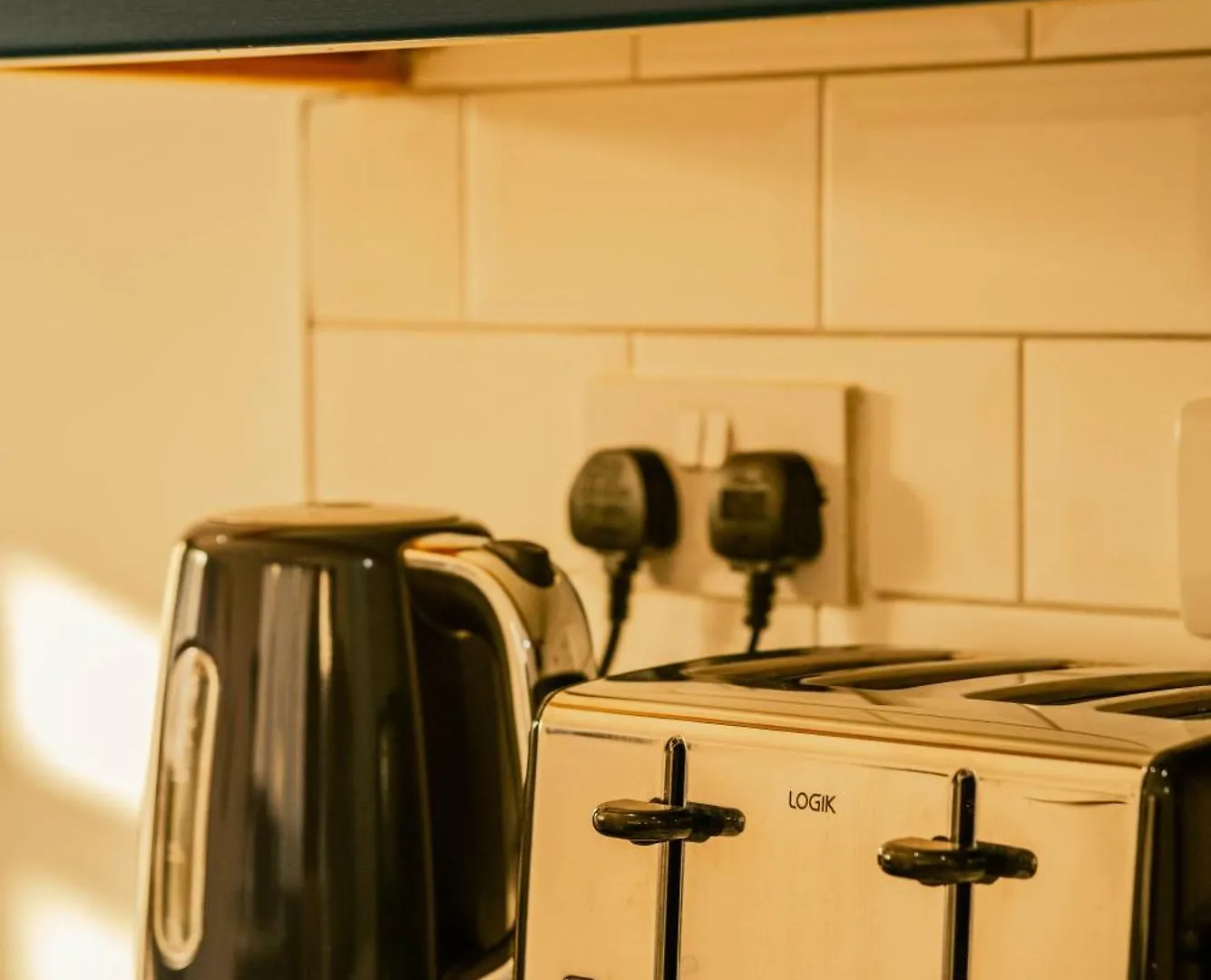 Modern 4 Bed Apartment - Cardiff City Centre - Free Parking